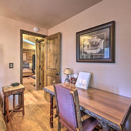 Rustic Lakeside Cabin - Family And Pet Friendly! パイントップ・レイクサイド エクステリア 写真