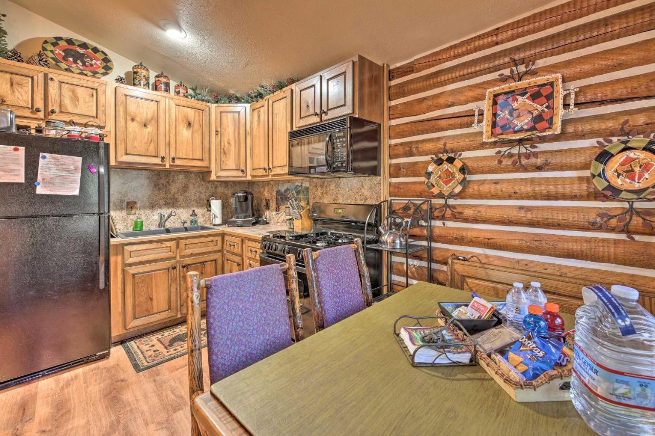 Rustic Lakeside Cabin - Family And Pet Friendly! パイントップ・レイクサイド エクステリア 写真