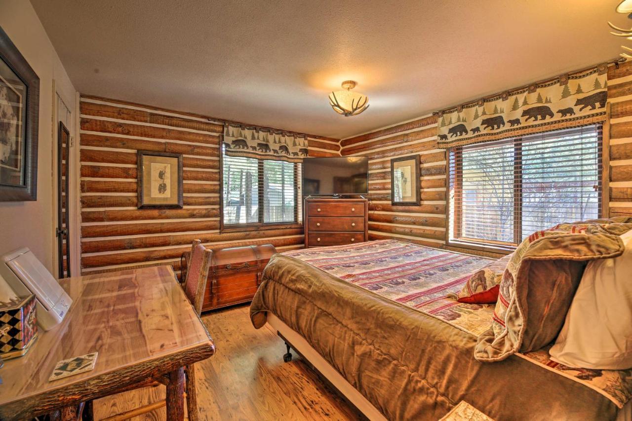 Rustic Lakeside Cabin - Family And Pet Friendly! パイントップ・レイクサイド エクステリア 写真