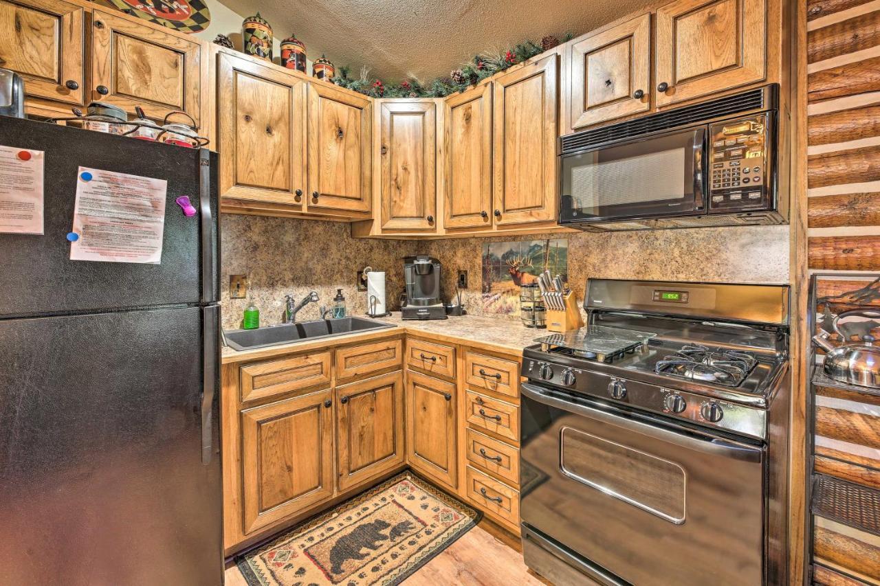 Rustic Lakeside Cabin - Family And Pet Friendly! パイントップ・レイクサイド エクステリア 写真